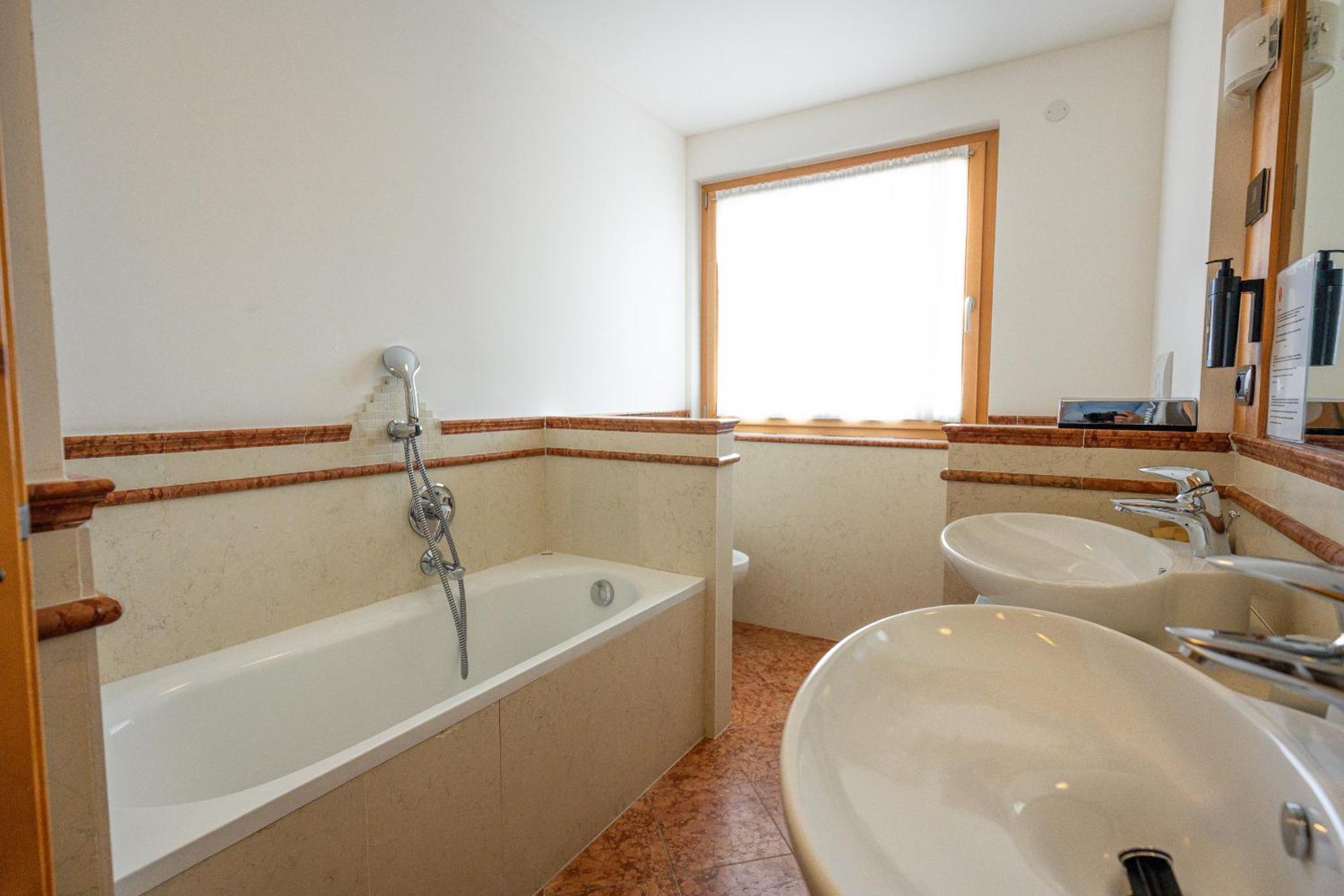 Wellness Hotel Lupo Bianco Canazei Luaran gambar