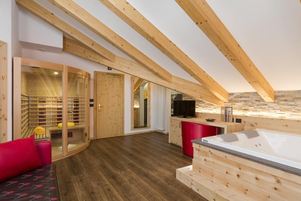 Wellness Hotel Lupo Bianco Canazei Luaran gambar