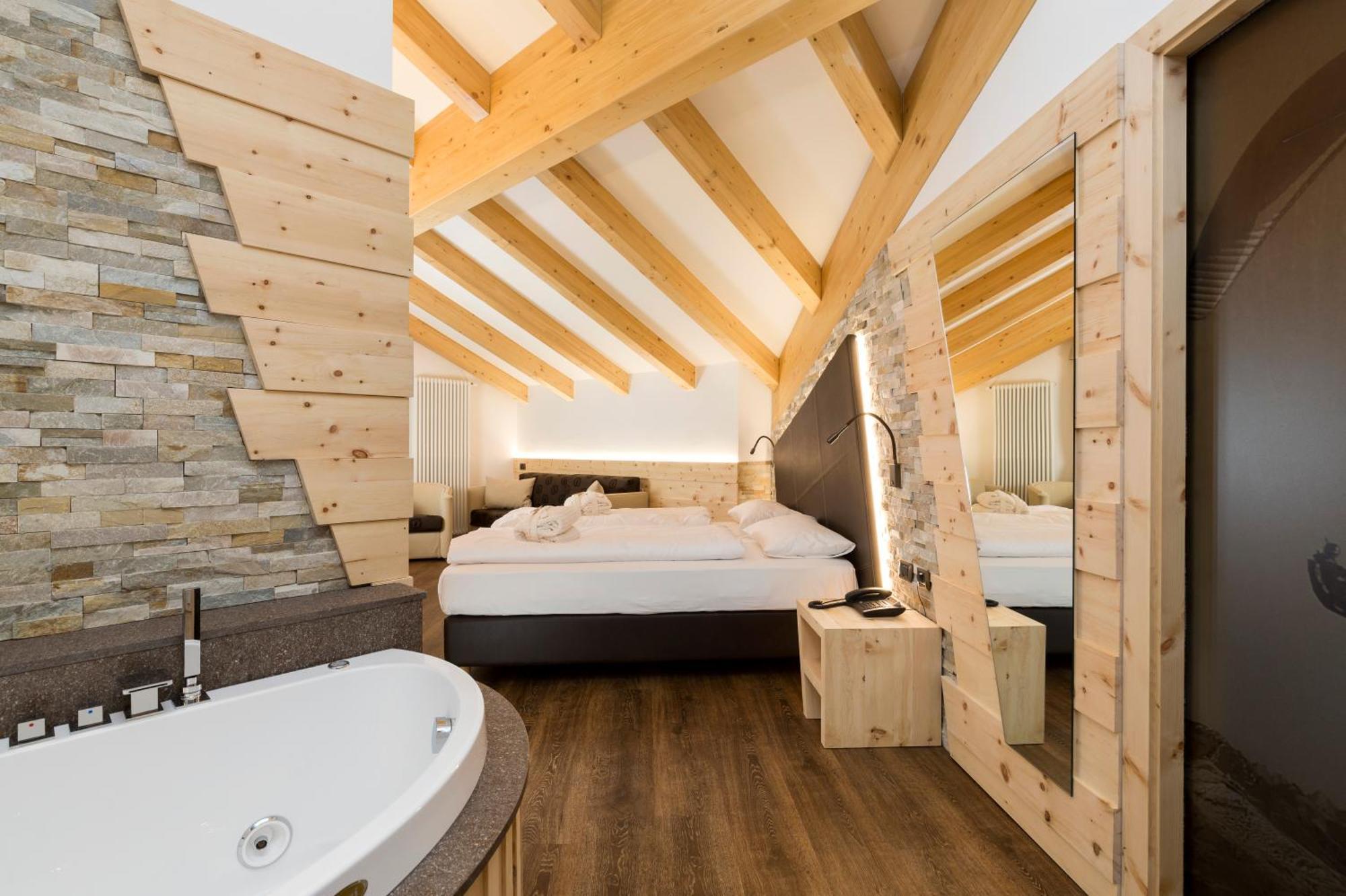 Wellness Hotel Lupo Bianco Canazei Luaran gambar